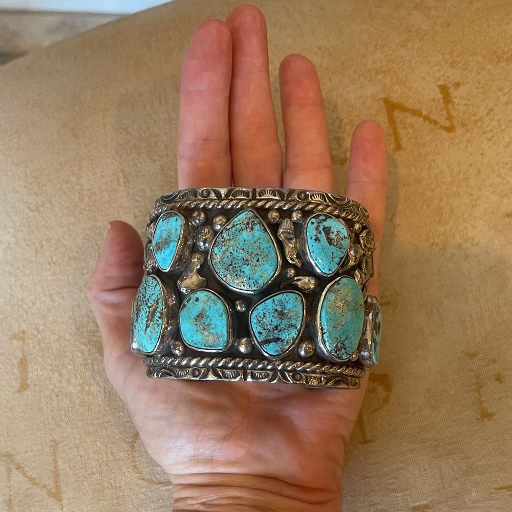 Turquoise and Sterling Silver Native American cuff bracelet. Unisex - Picture 7 of 7